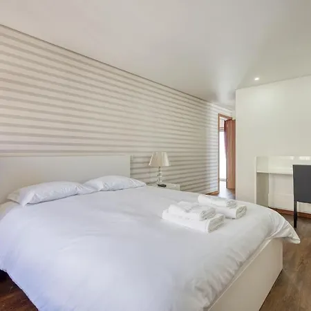 Moradia Com Piscina E Jardim * Porto