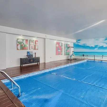 Moradia Com Piscina E Jardim Villa