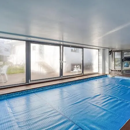 Moradia Com Piscina E Jardim Villa *