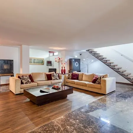 Villa Moradia Com Piscina E Jardim