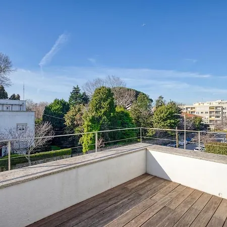 Villa Moradia Com Piscina E Jardim *