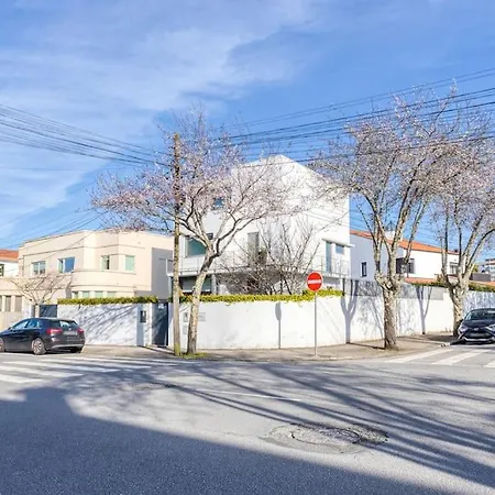 Moradia Com Piscina E Jardim
