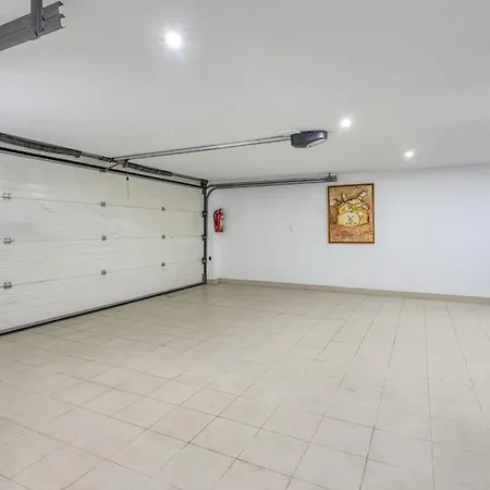 Moradia Com Piscina E Jardim Villa *